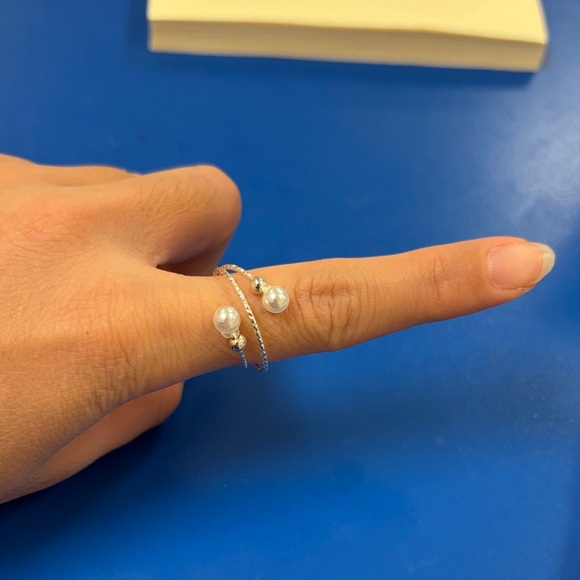Jewelry - Elegant Silver Pearl Ring